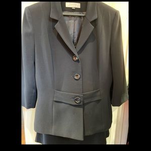 Navy Tahari skirt suit with 3/4 Sleeves